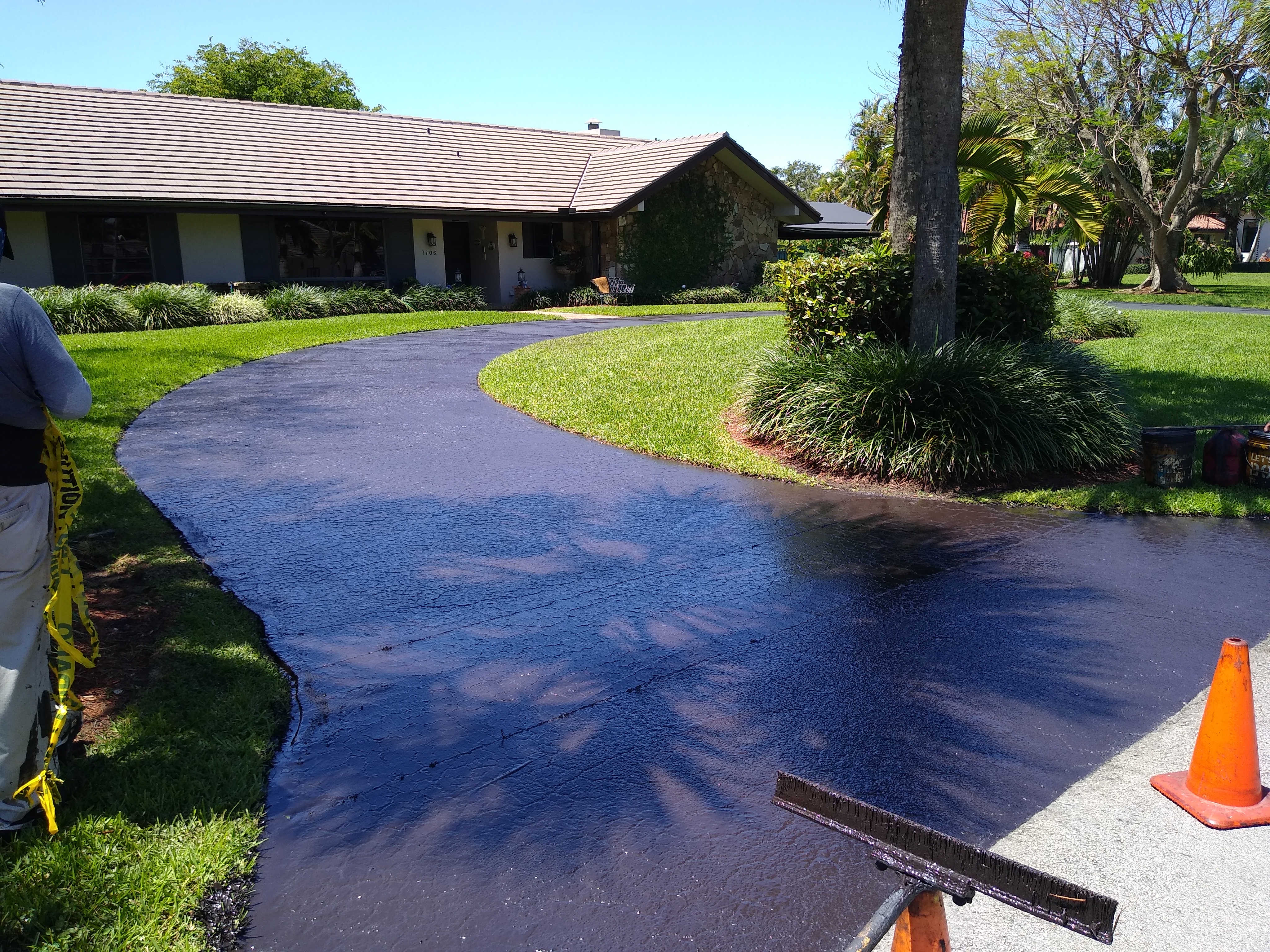 Asphalt Sealing & Coating by Guido Logo