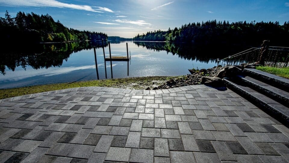 Lakeside pavers and hardscape Logo