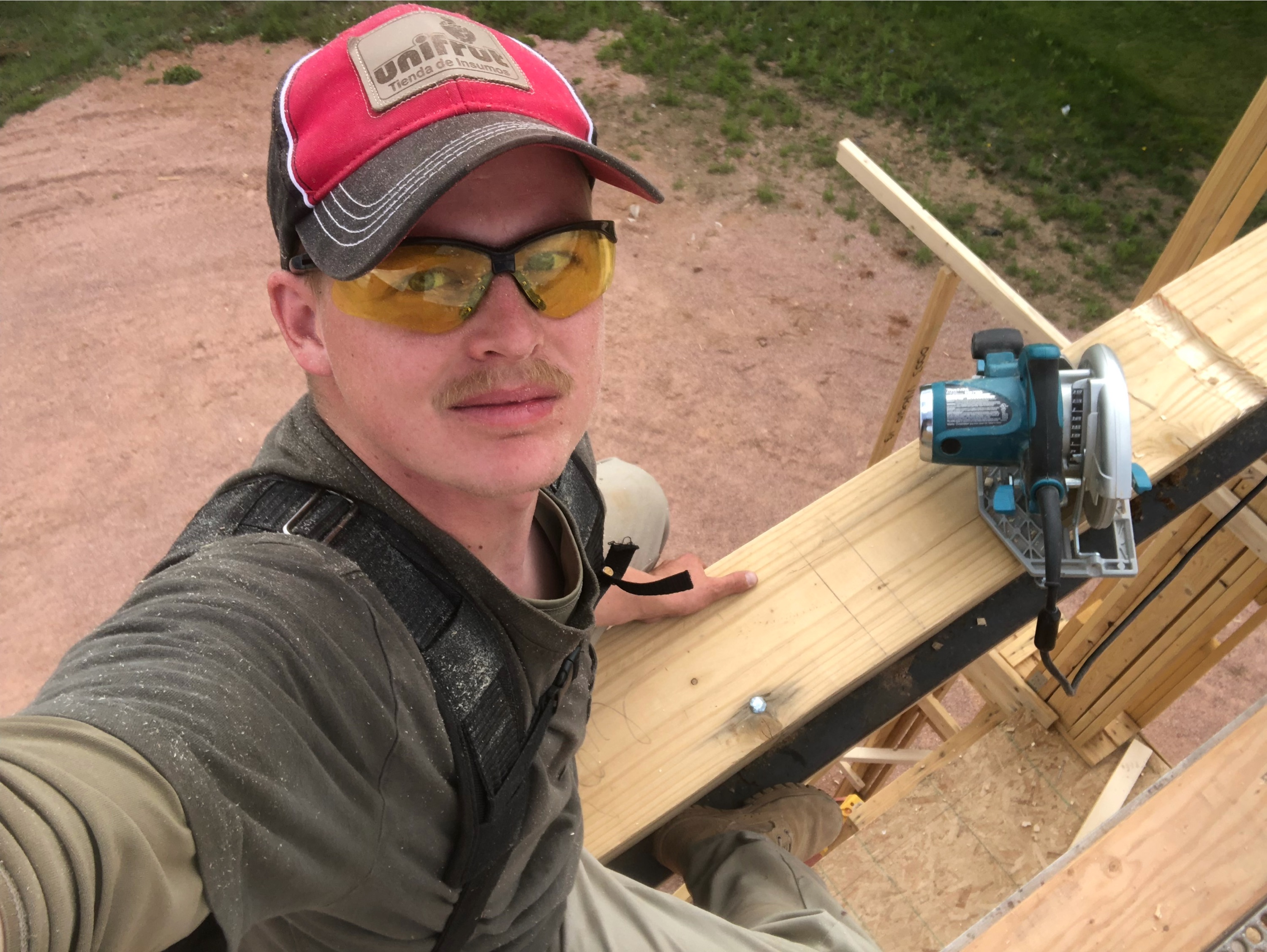 Dave The Carpenter Logo