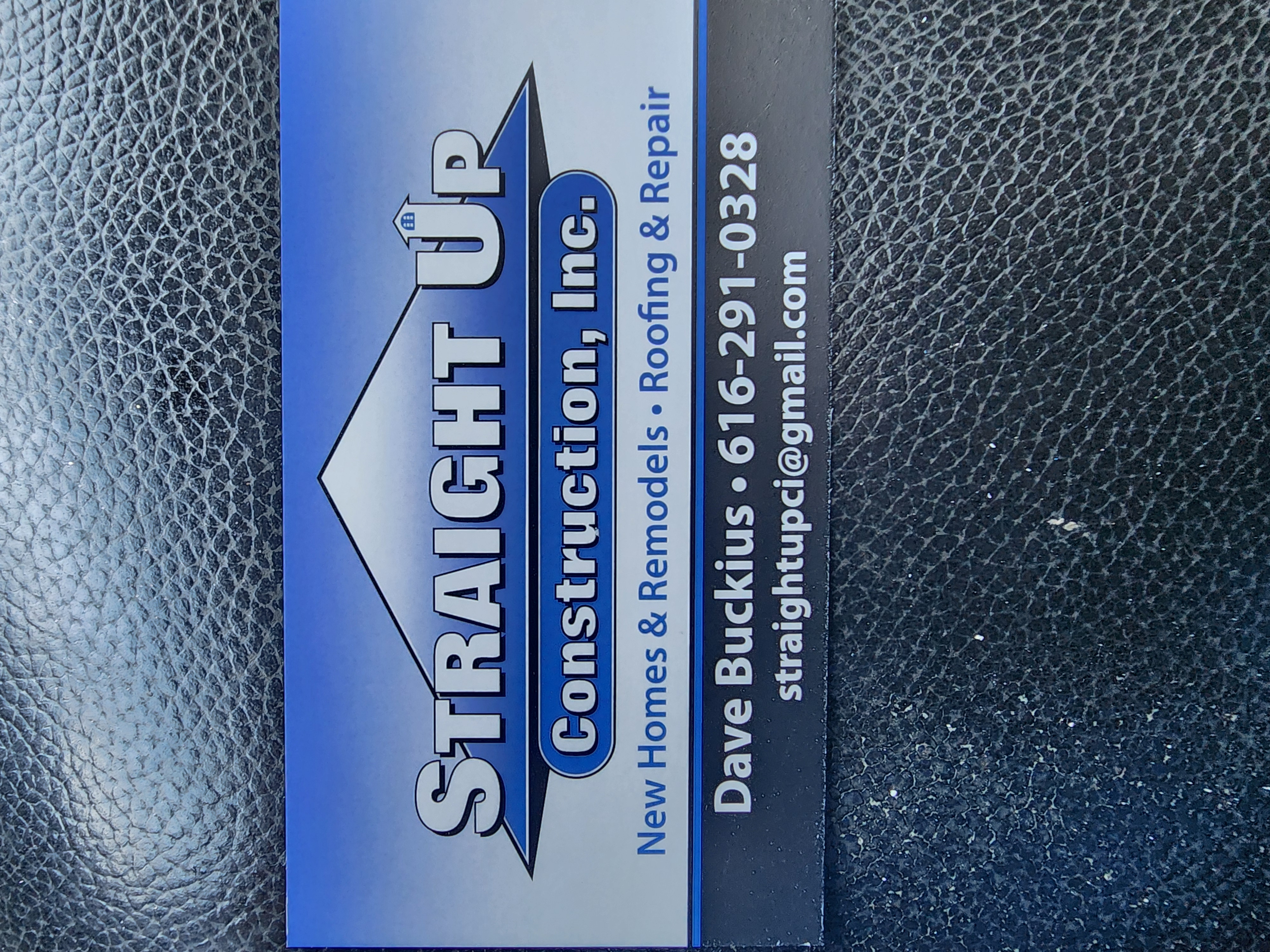Straight Up Construction Inc. Logo