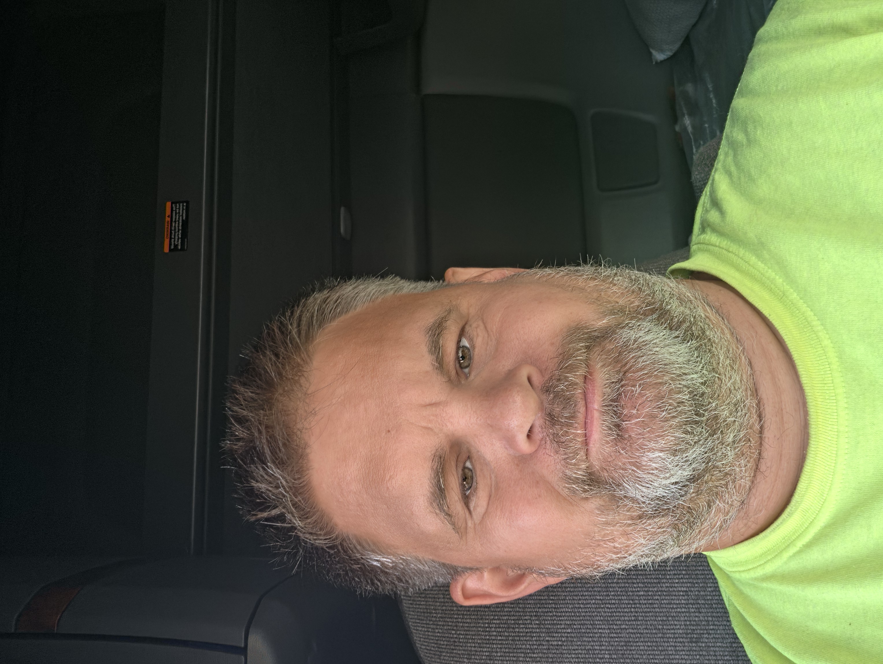 Henriksens Hauling LLC Logo