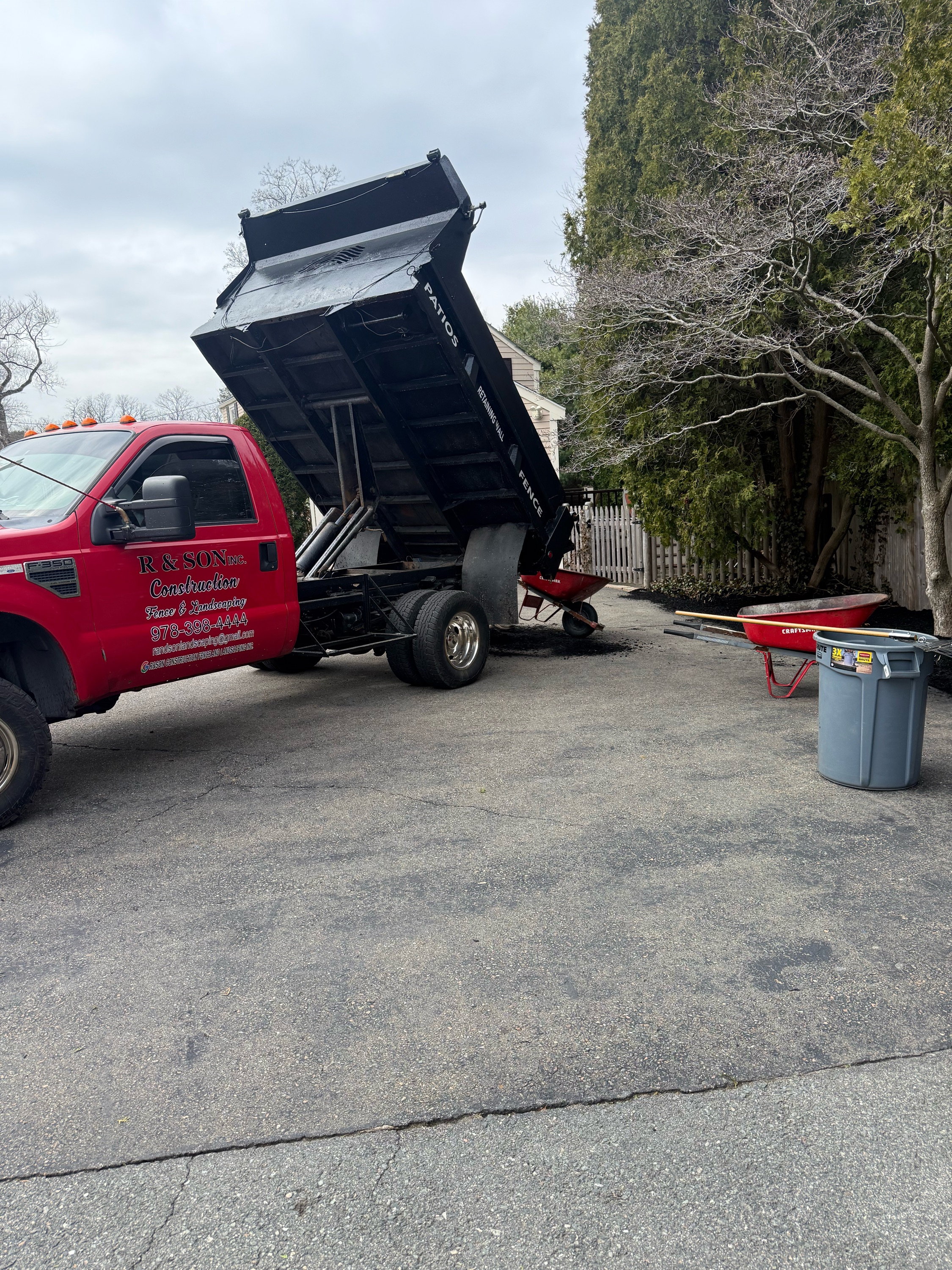 R & SON CONSTRUCTION FENCE & LANDSCAPING INC. Logo