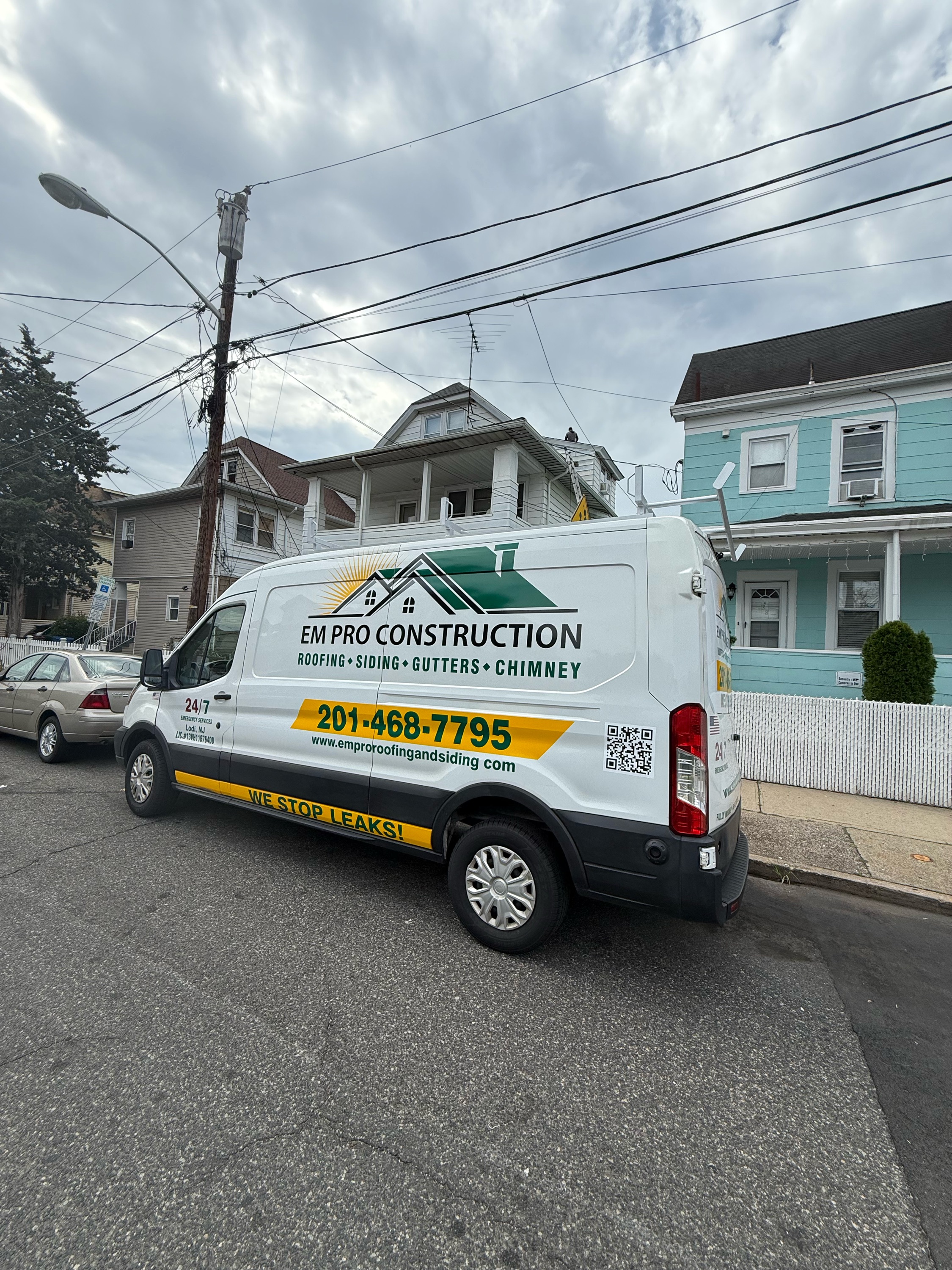 EM Pro Construction LLC Logo