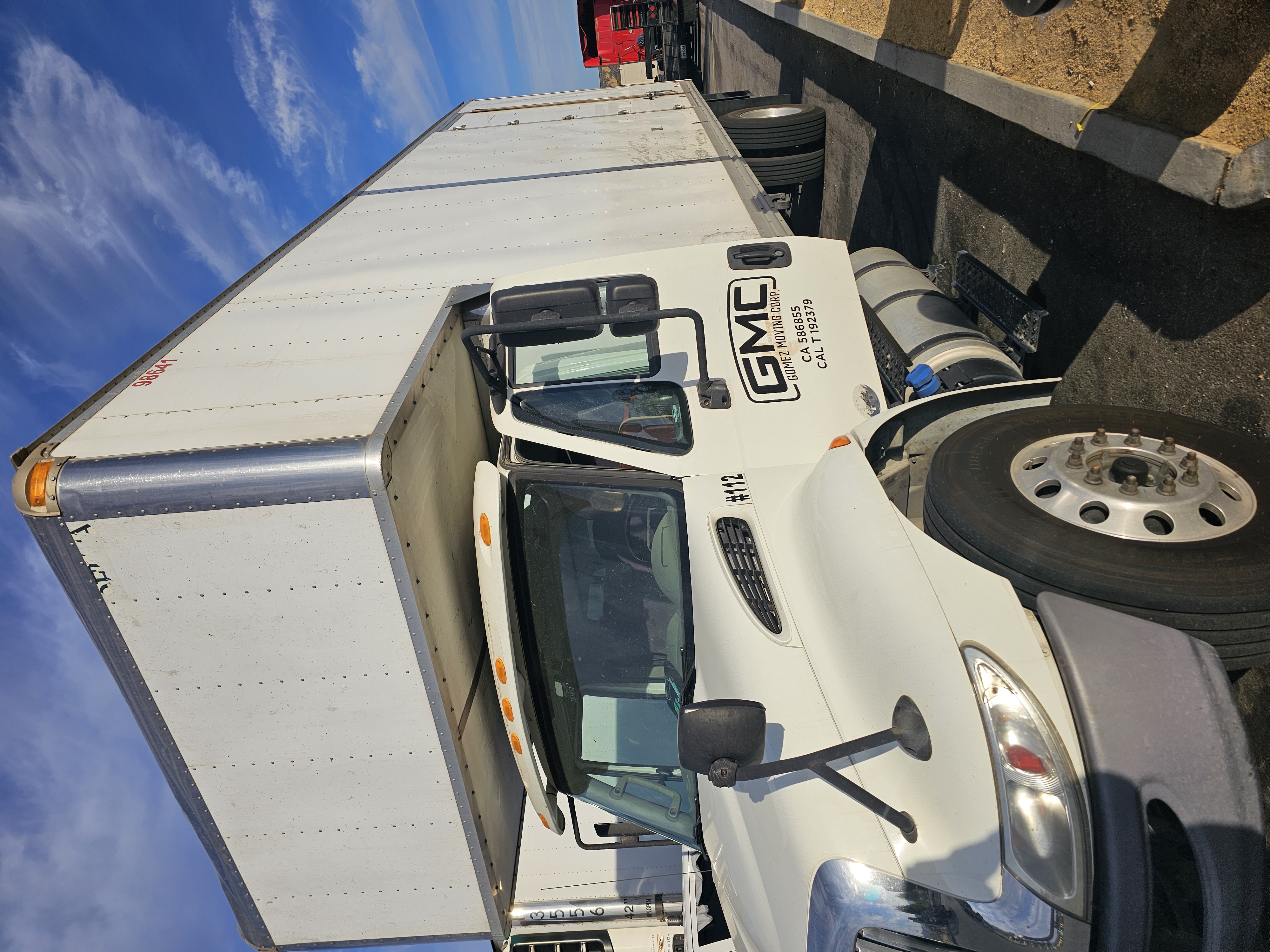 Gomez Moving Corp. Logo