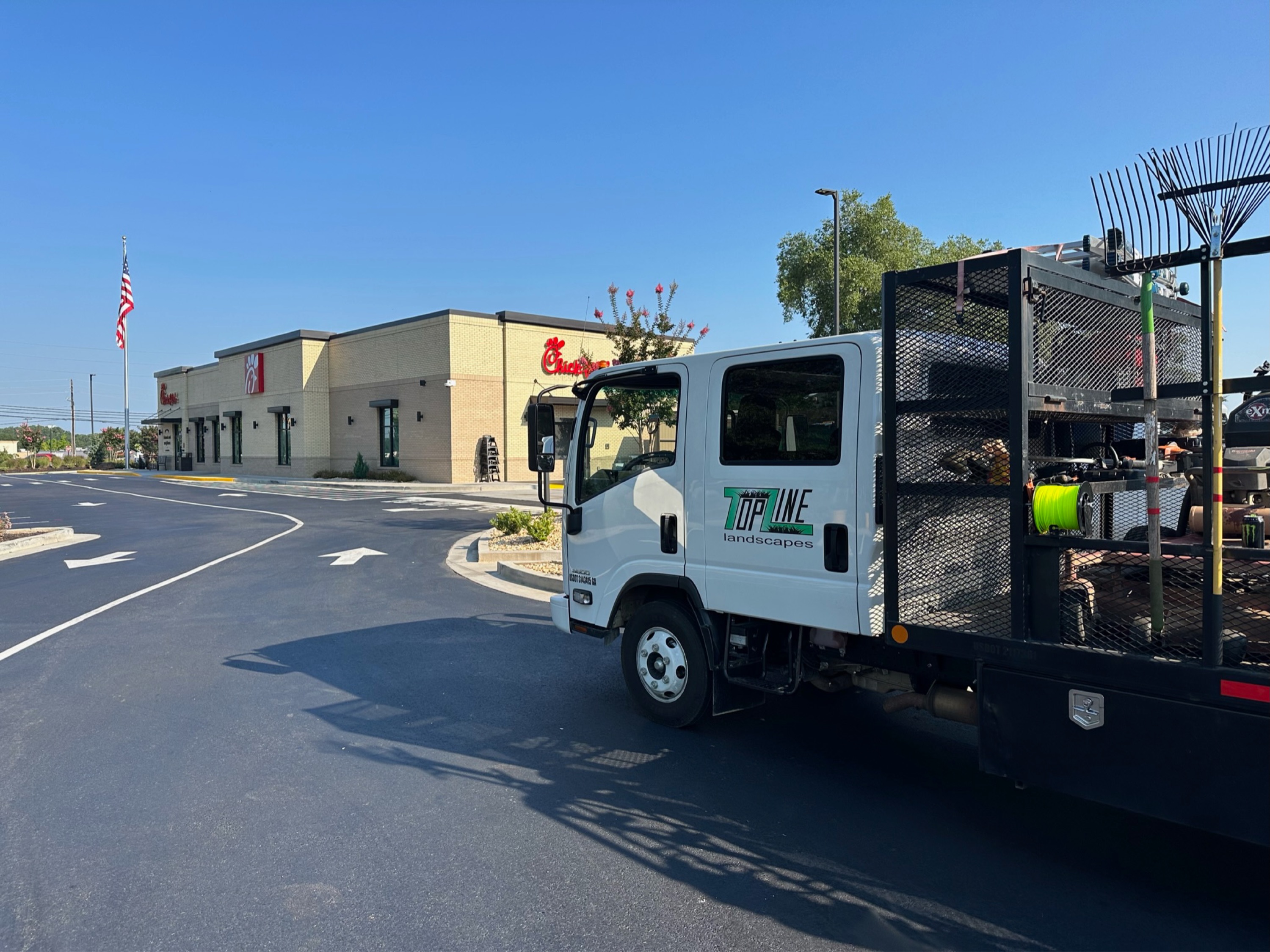 TopLine Lawn Care & Landscaping, LLC Logo