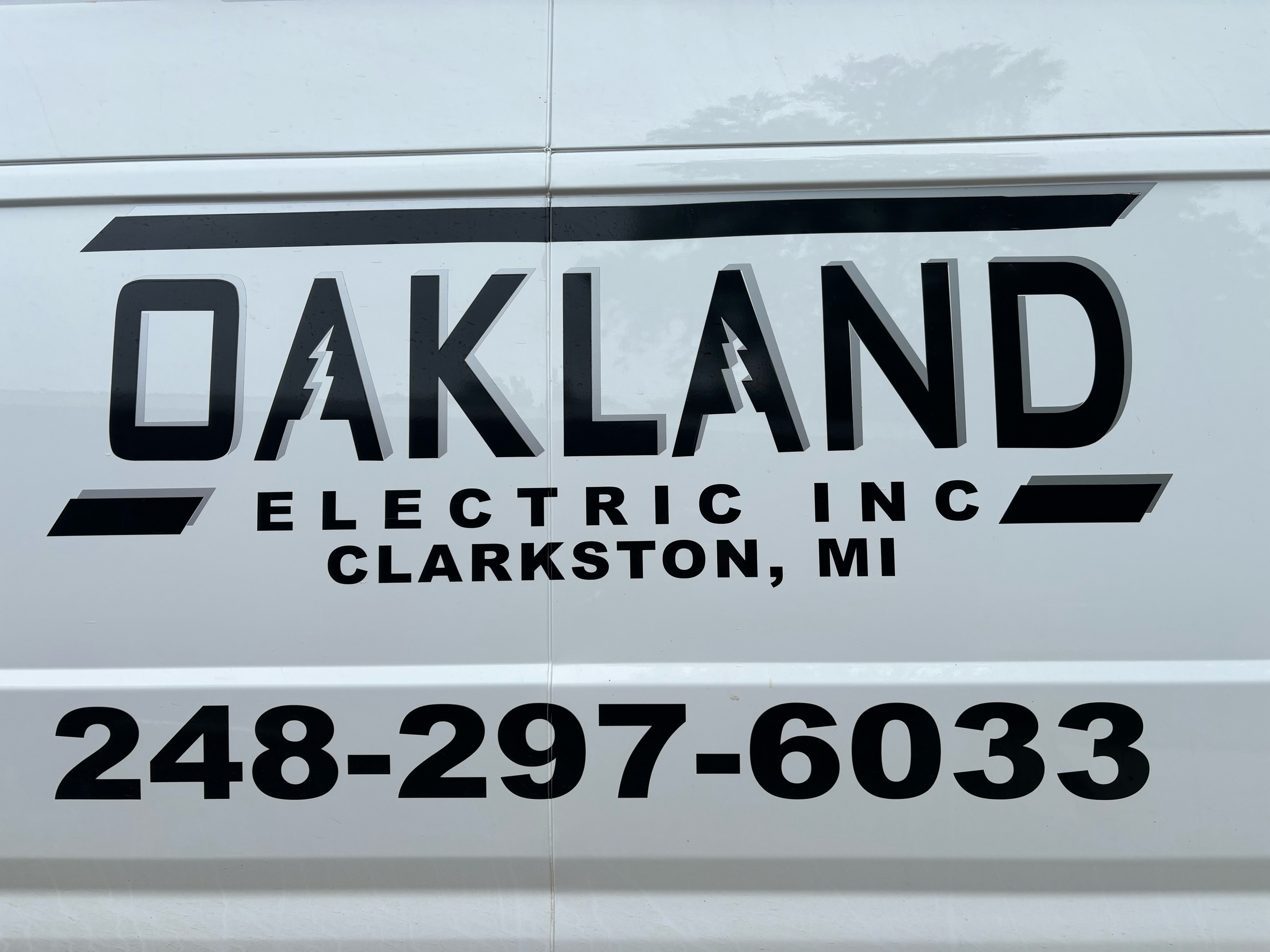 OAKLAND ELECTRIC, INC. Logo