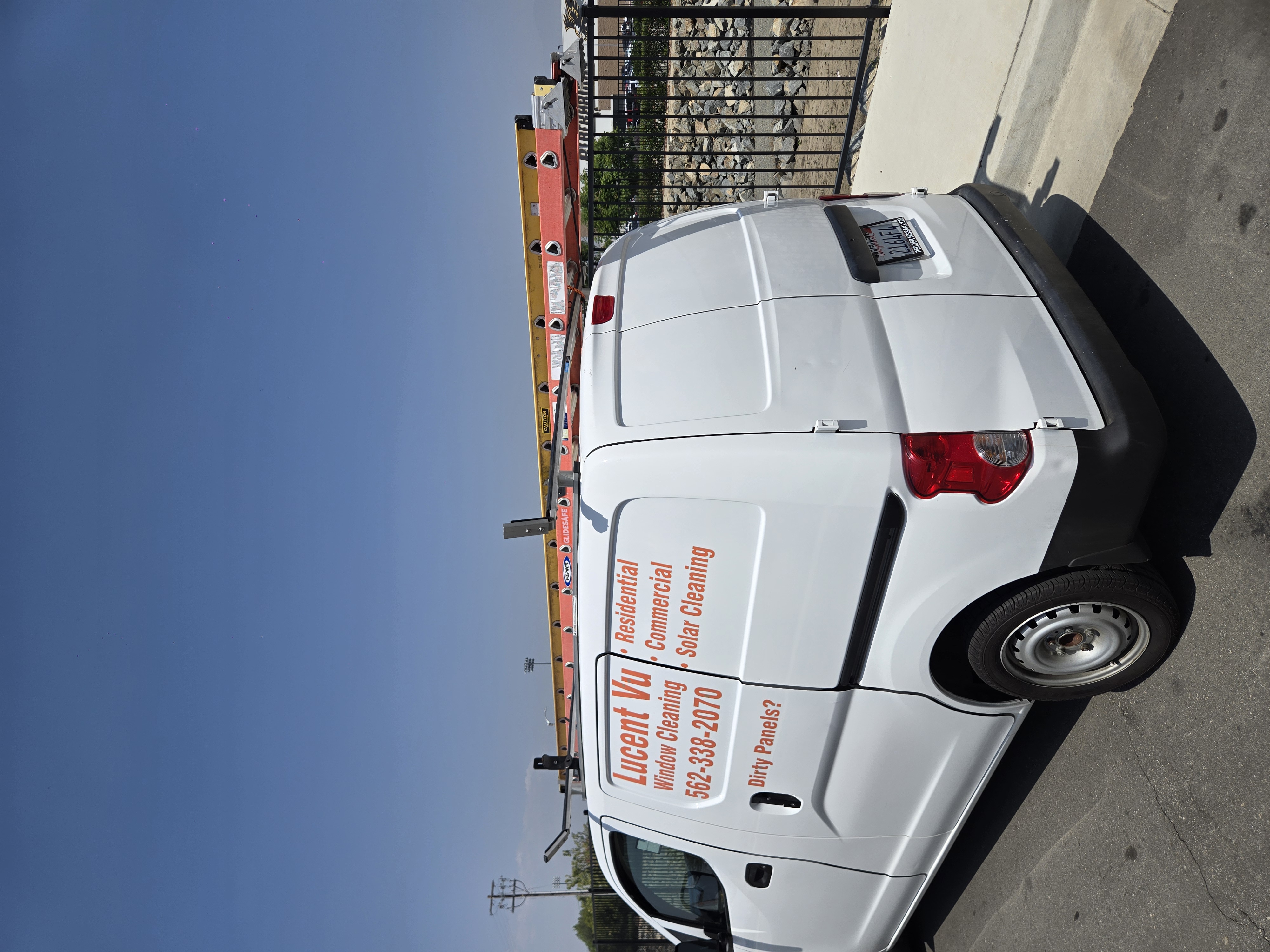Lucent Vu Window Cleaning Logo