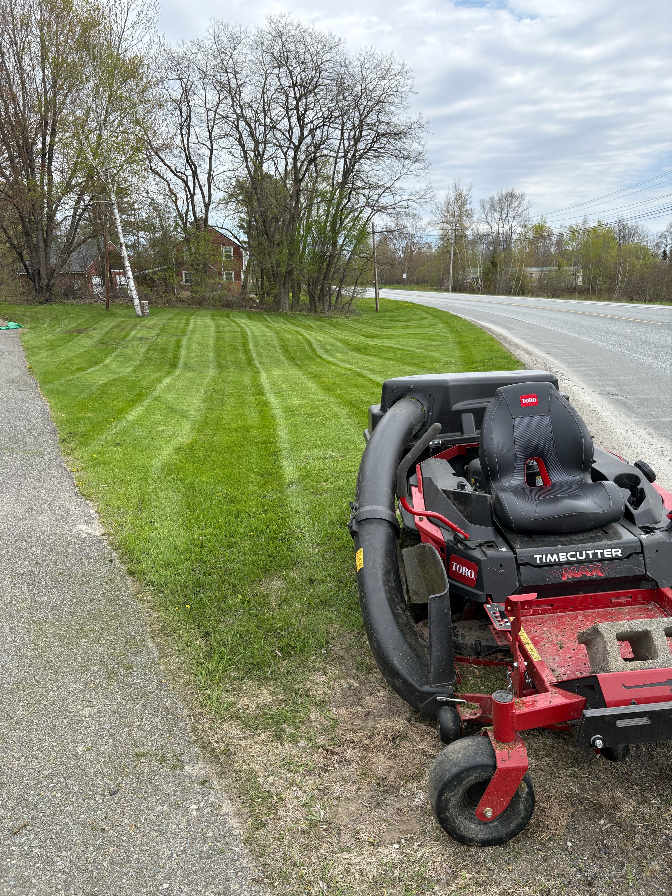 ES Mowing and Lawn Care Logo