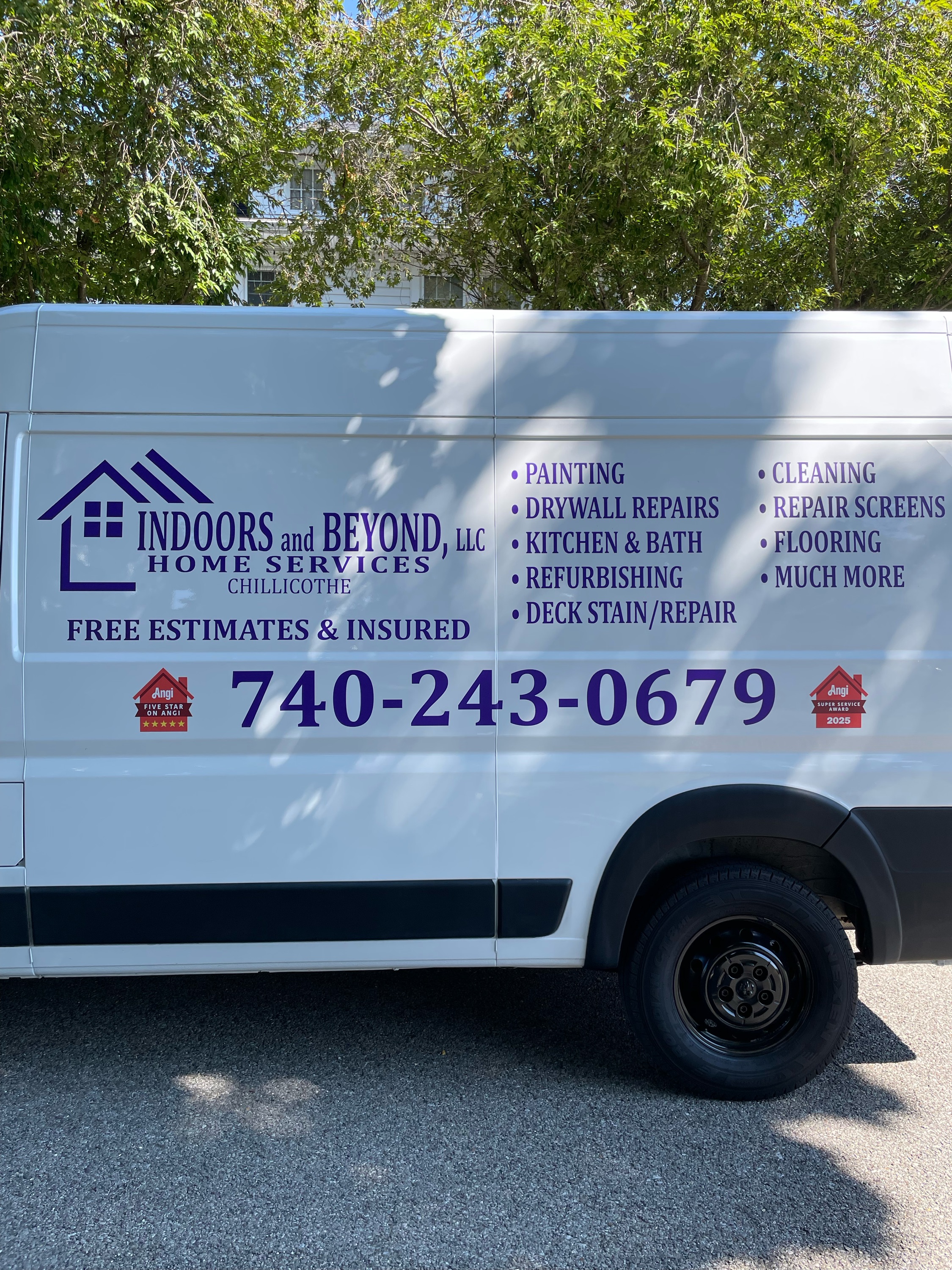 INDOORS AND BEYOND LLC Logo