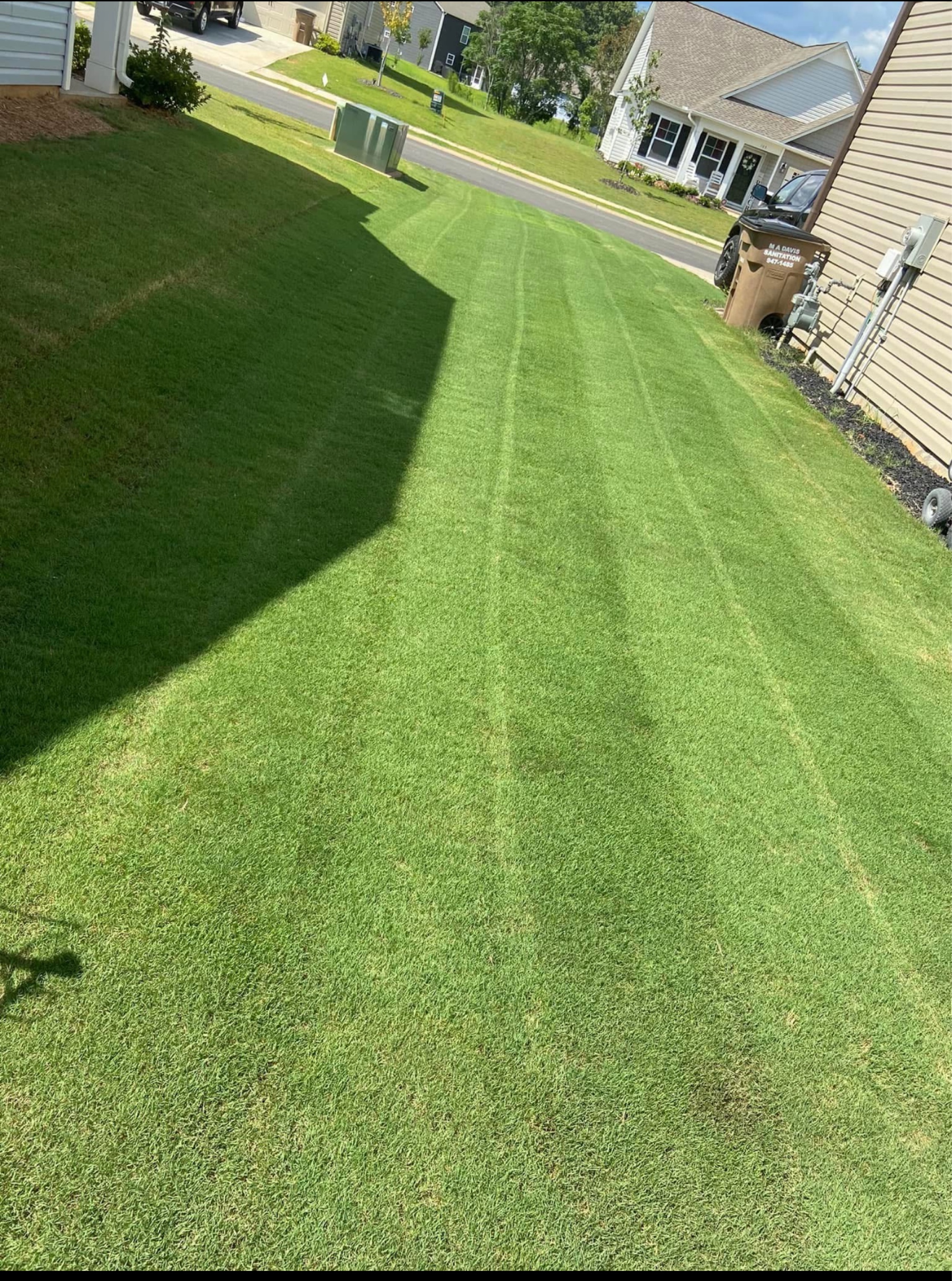 REEL GOLF TURF LLC Logo