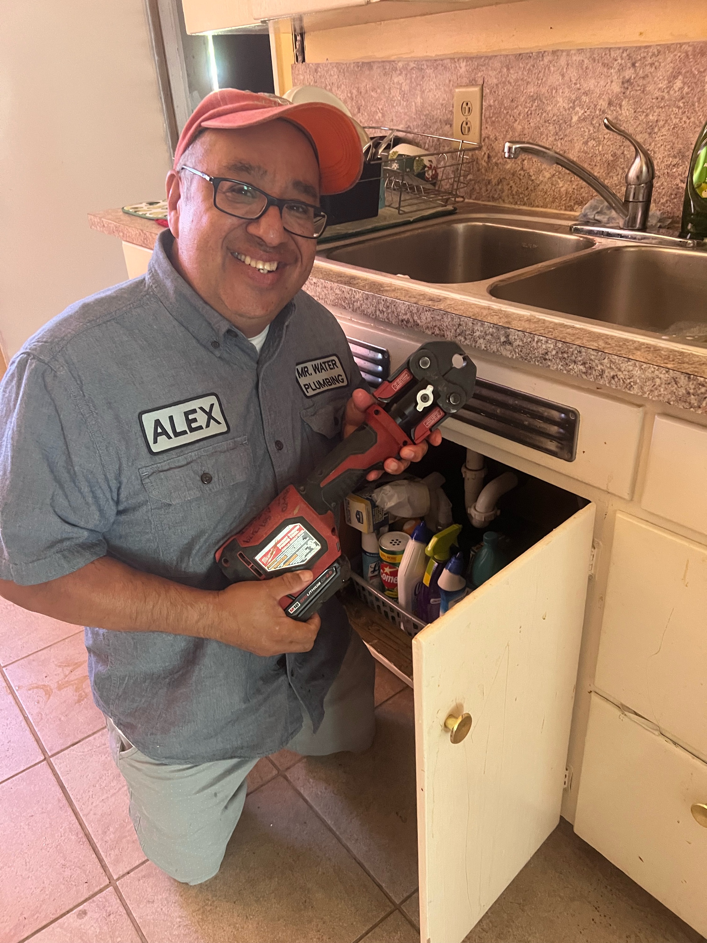 MR WATER PLUMBING SERVICES LLC Logo