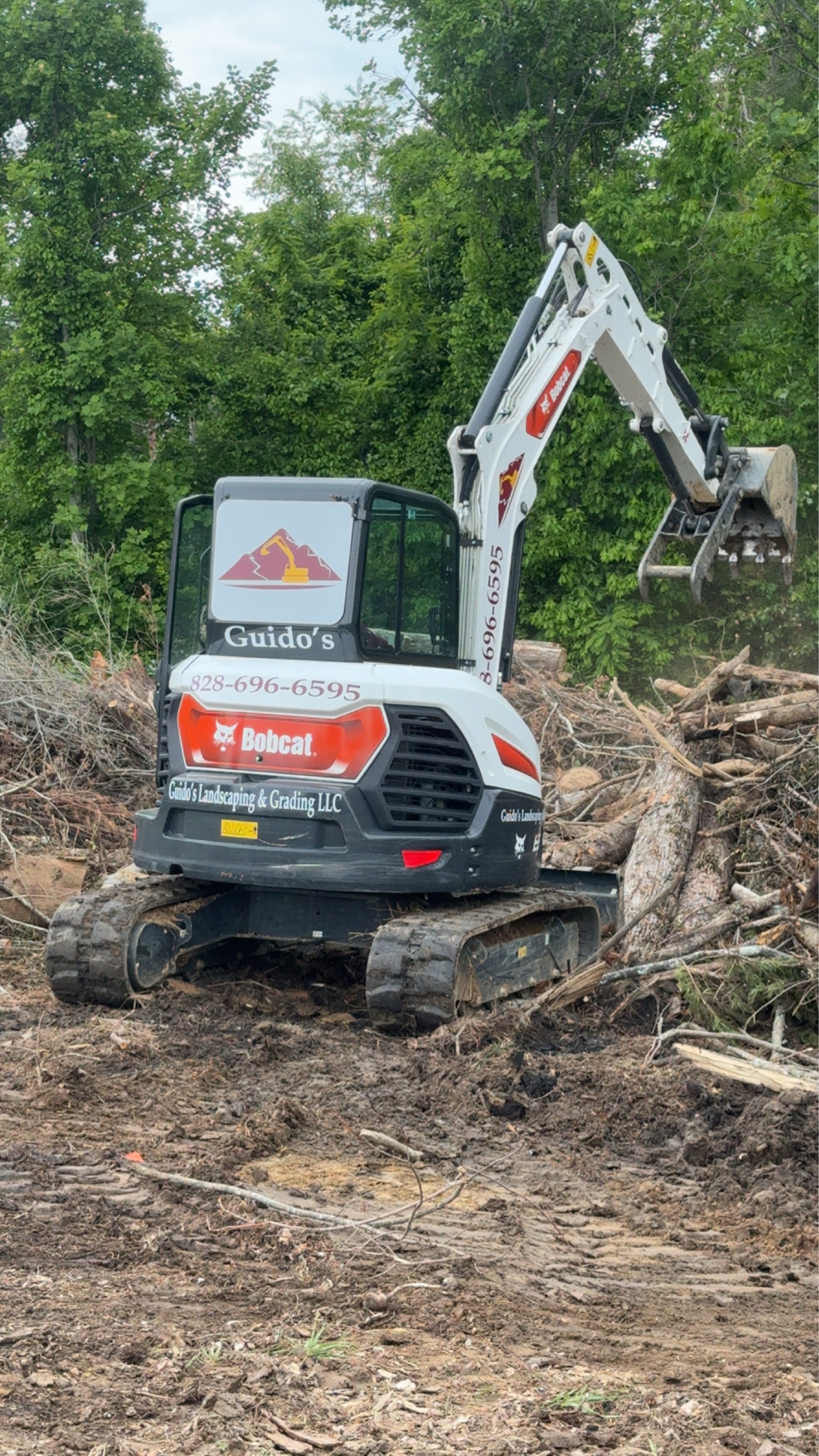 Guido's Landscaping & Grading Logo