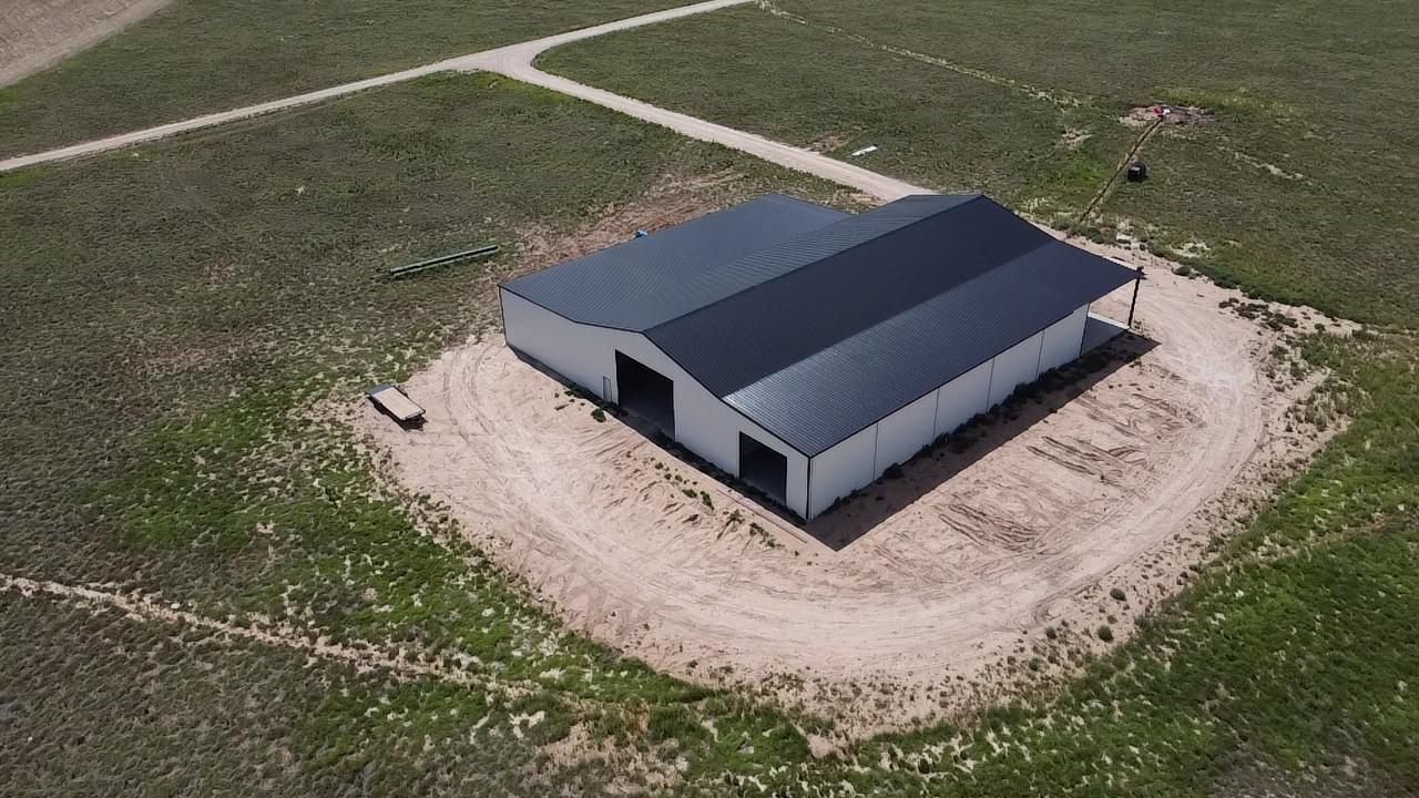 Deh Construction & Metal Buildings Logo