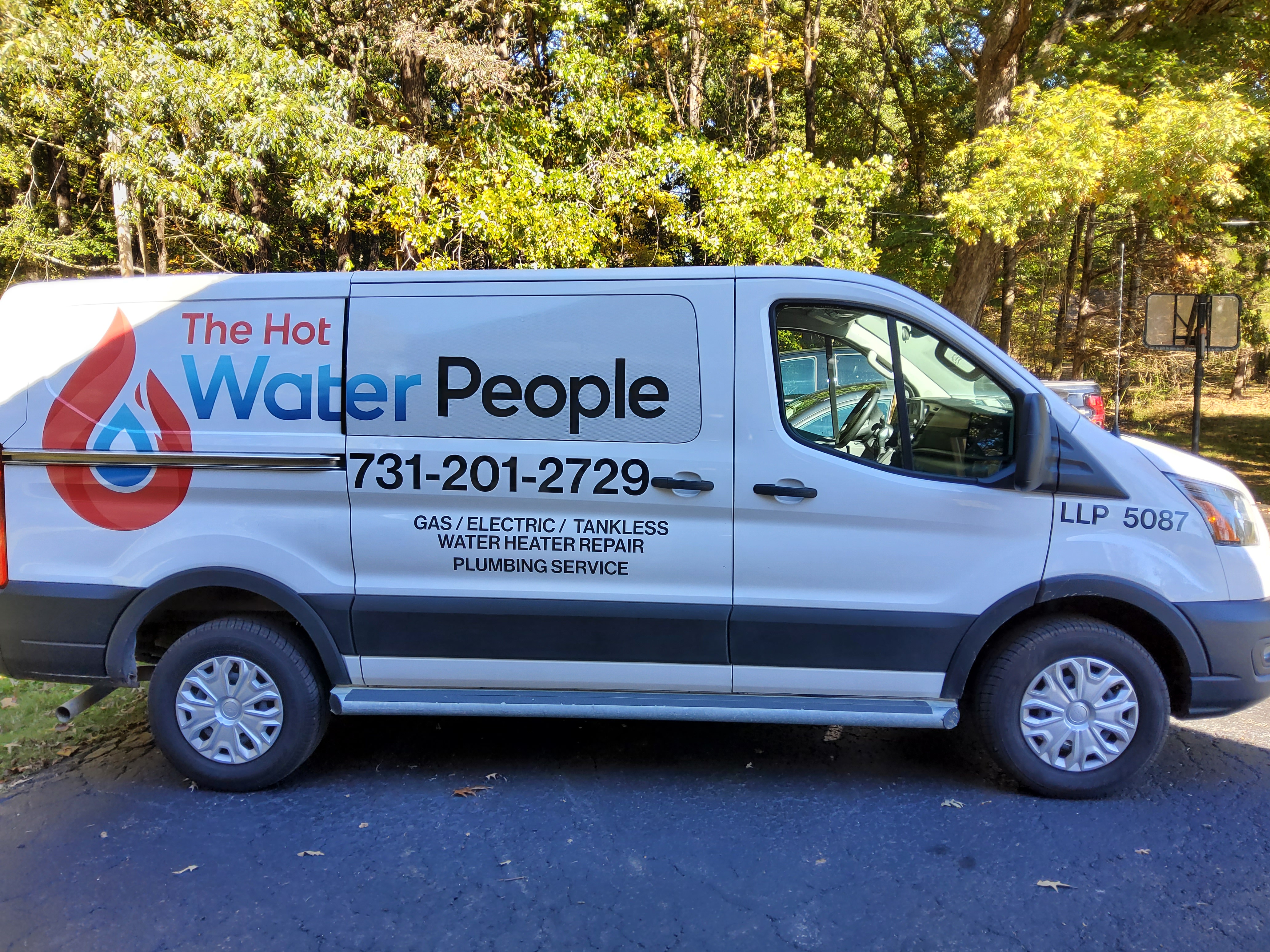 The Hot Water People Logo