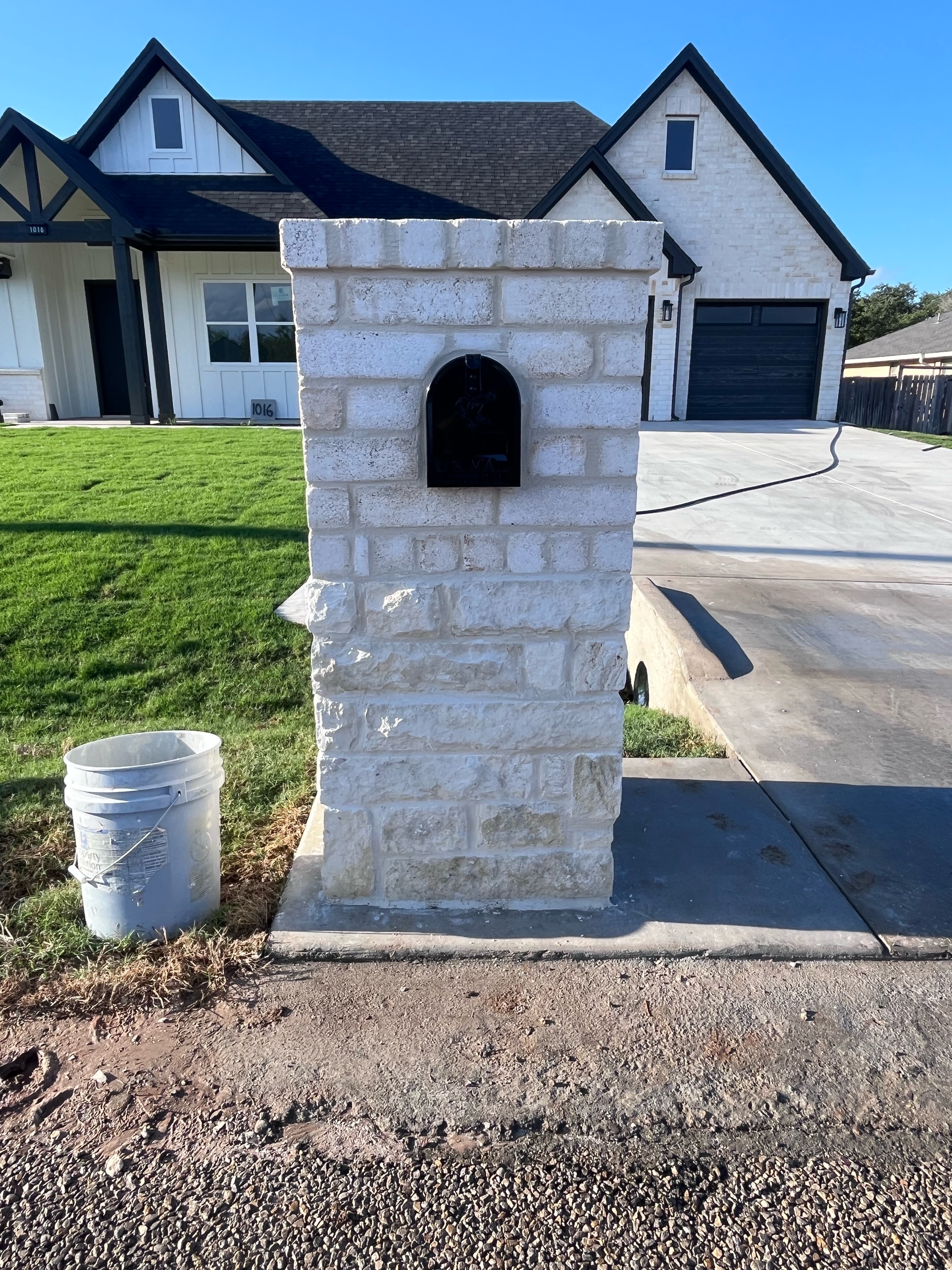 Marmolejo Brick and Stone Services Logo