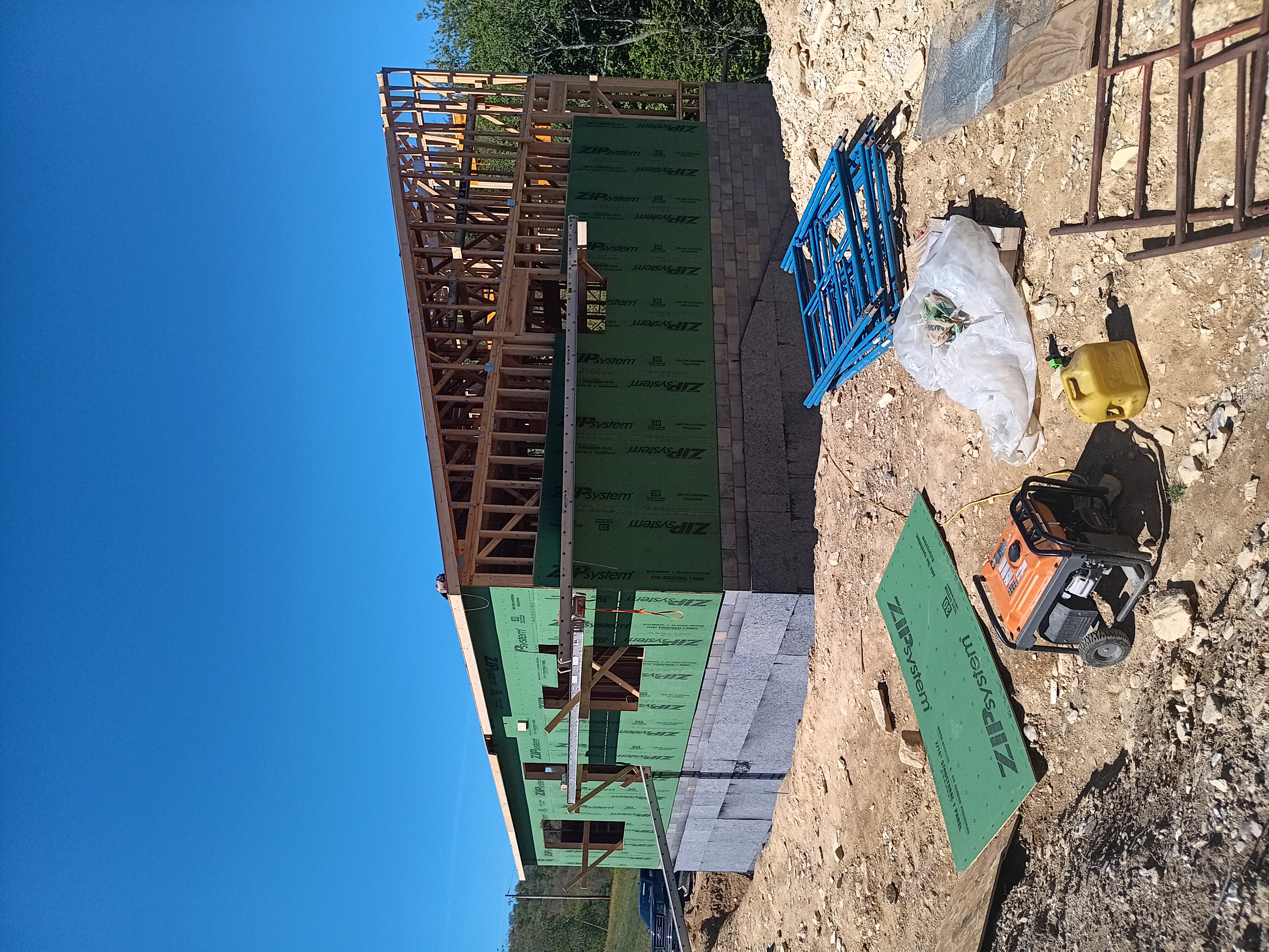 Lumora Construction LLC Logo