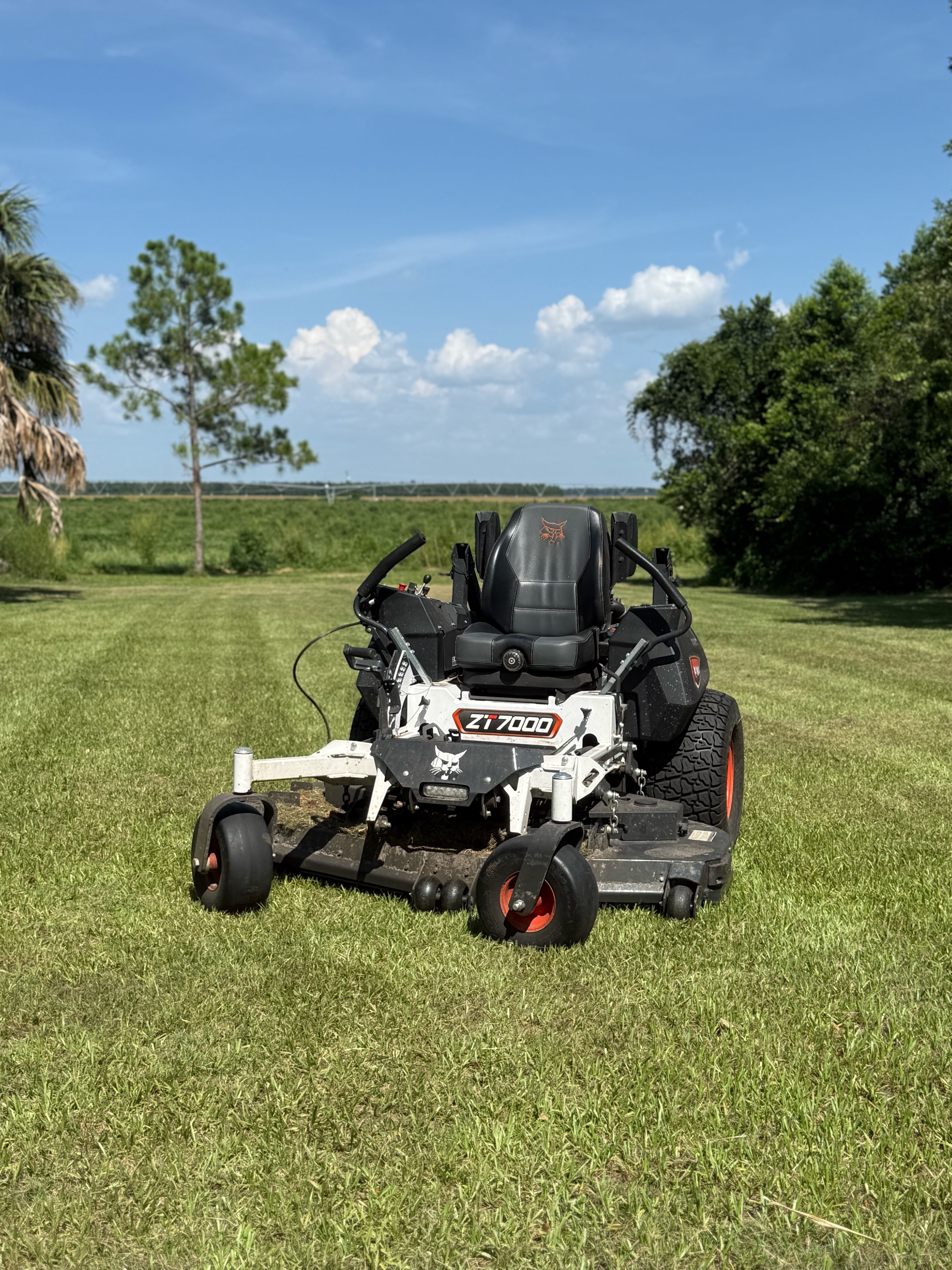 386 Lawn Services LLC Logo