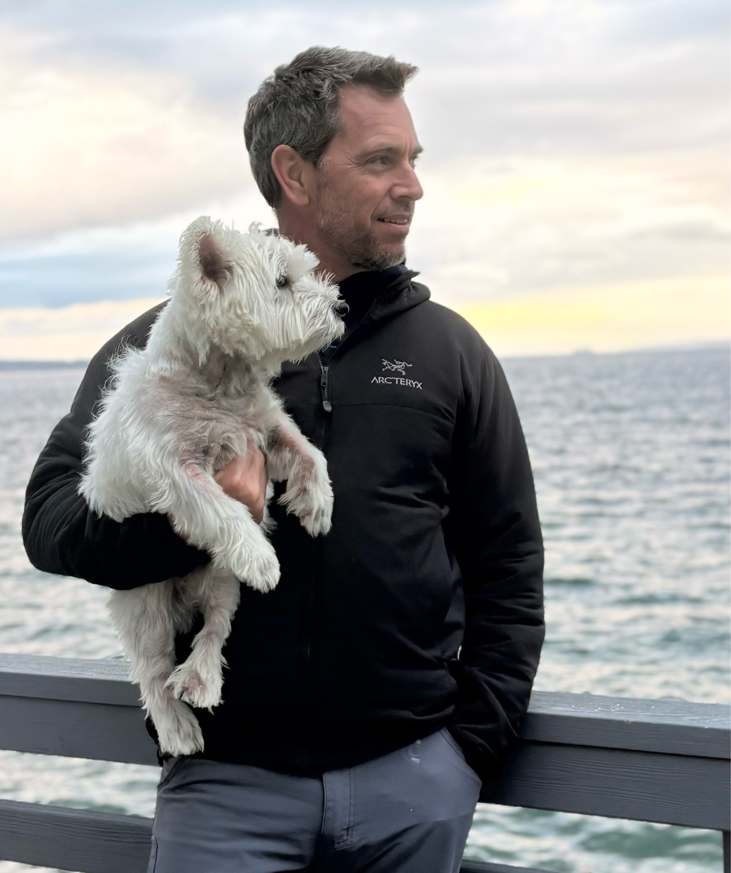 Swell House Construction Logo