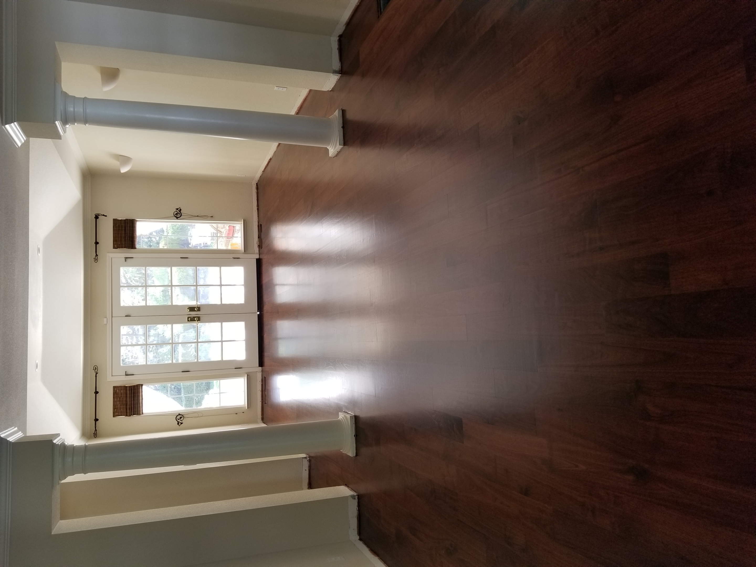 R T L Floors Logo