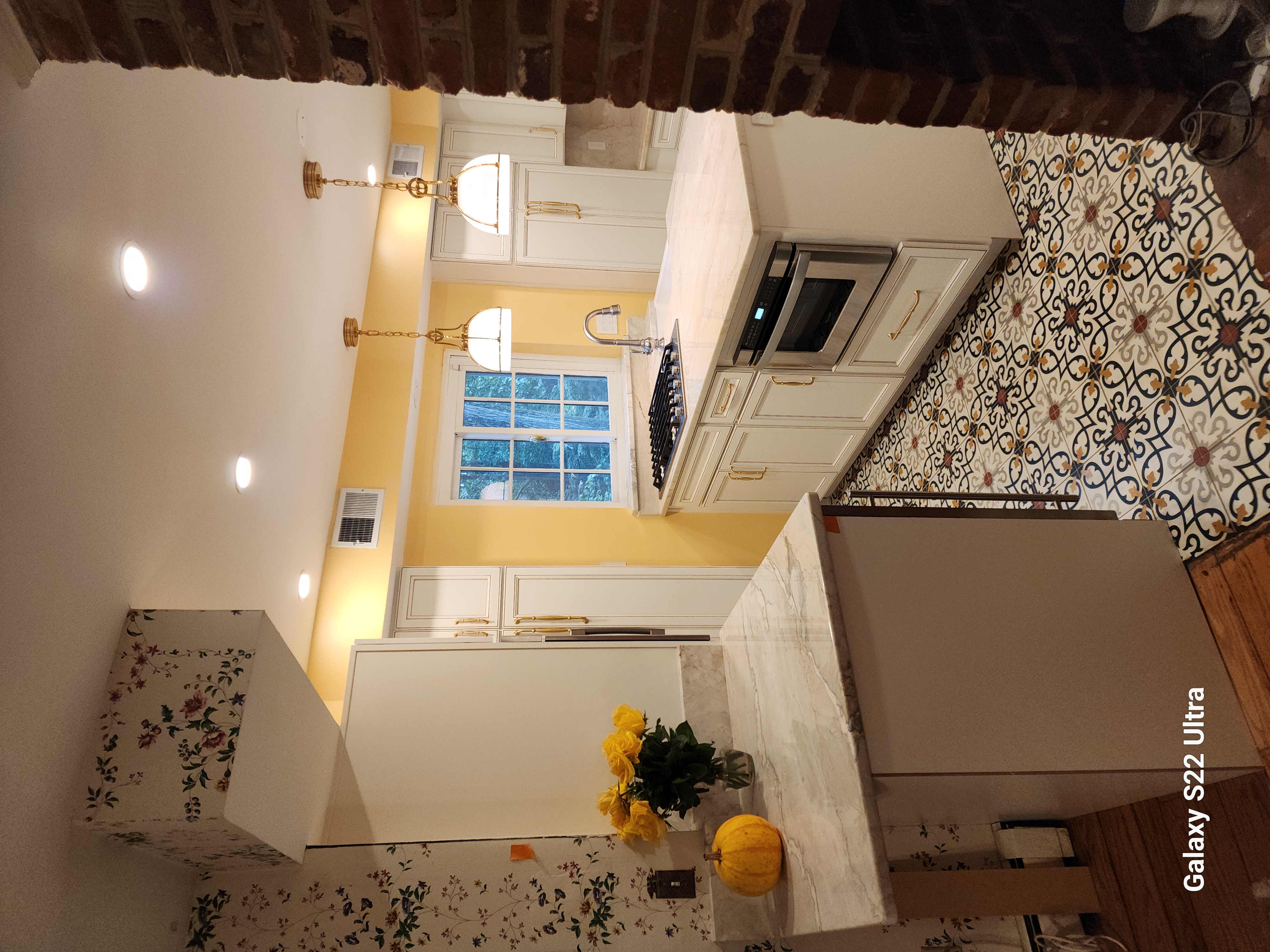 Hernandez Handyman Services Logo