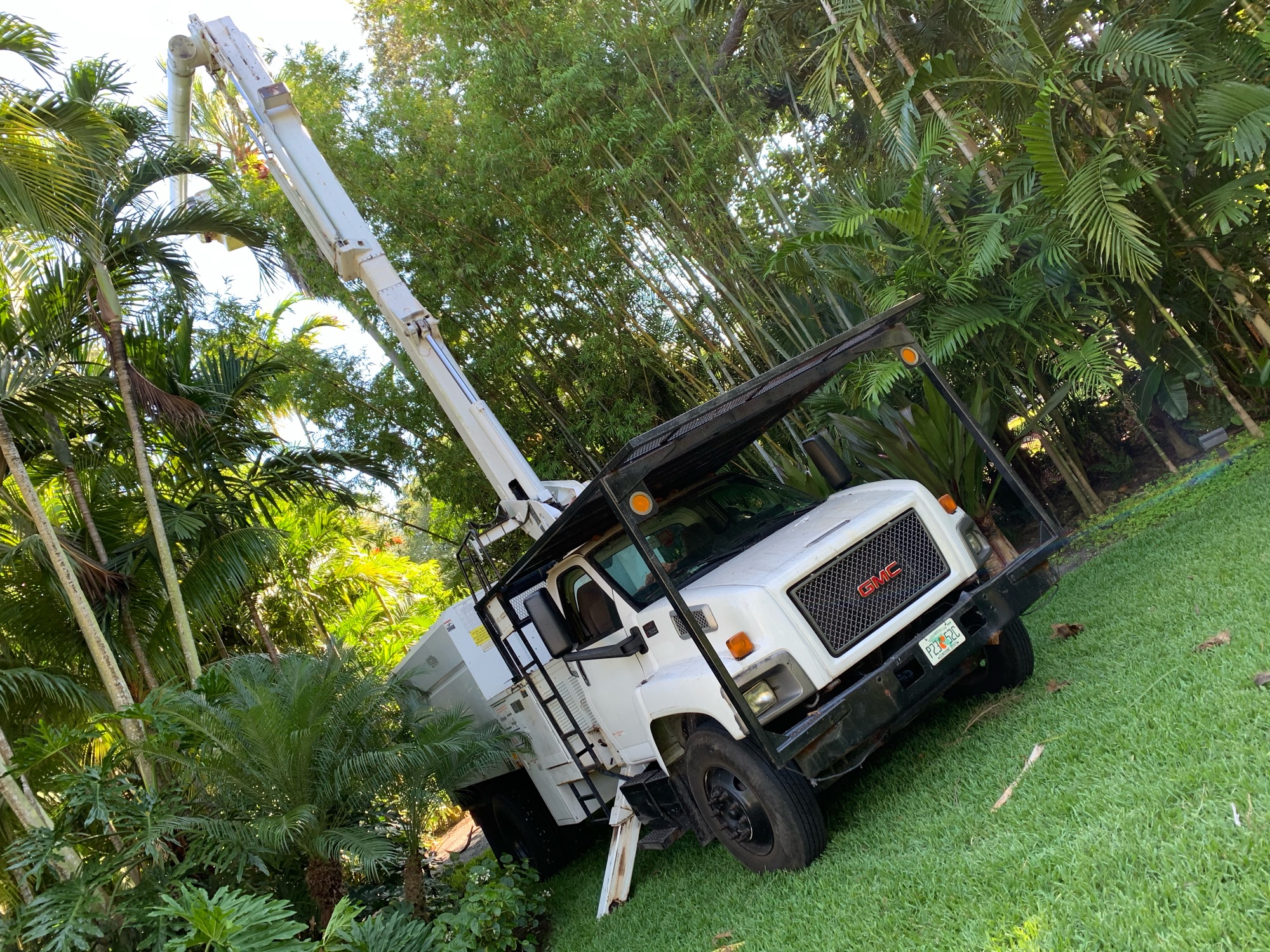 Big Green Men Landscaping And Artificial Grass Logo