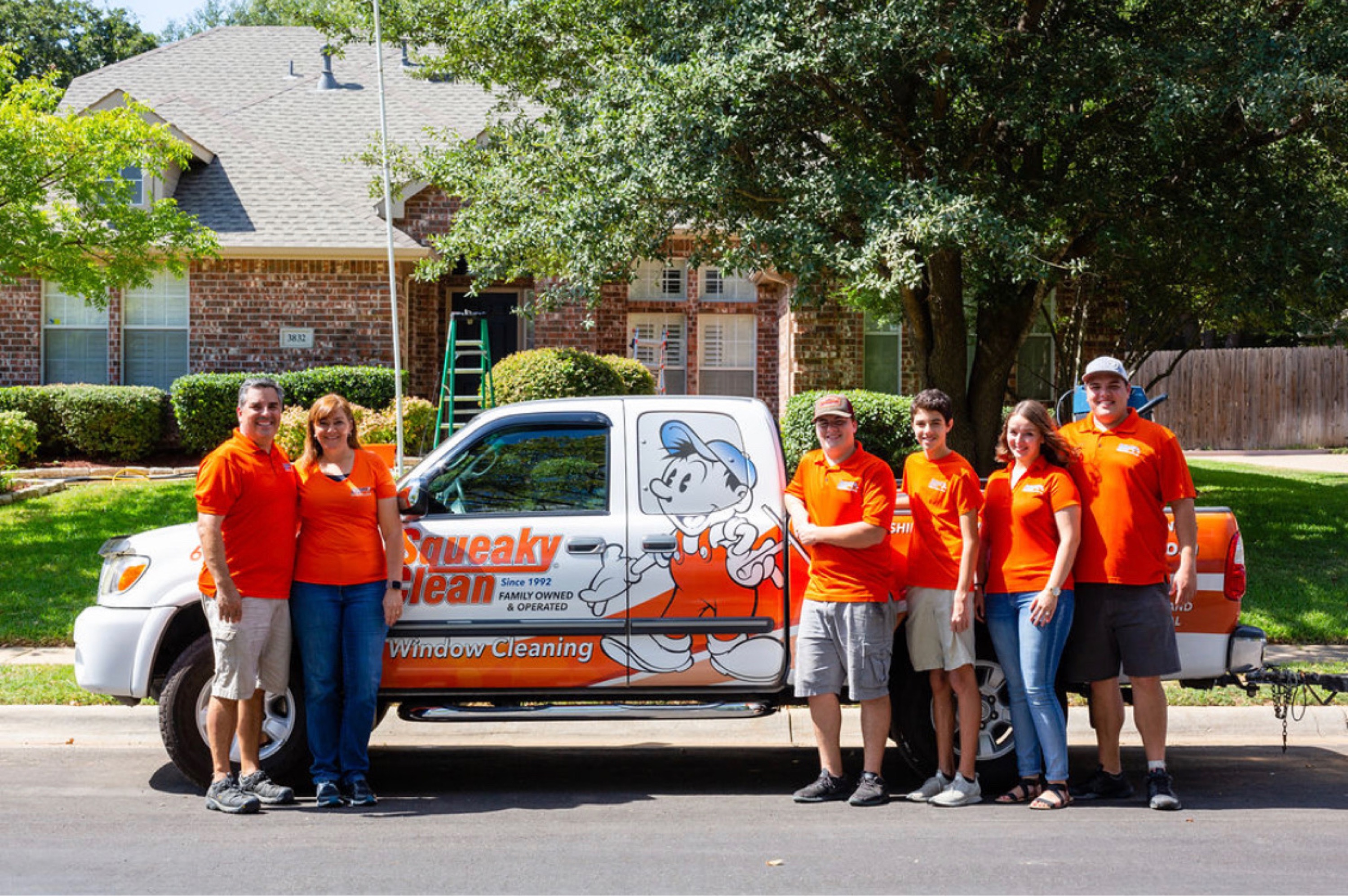 Squeaky Clean Wash Pros, Inc. Logo
