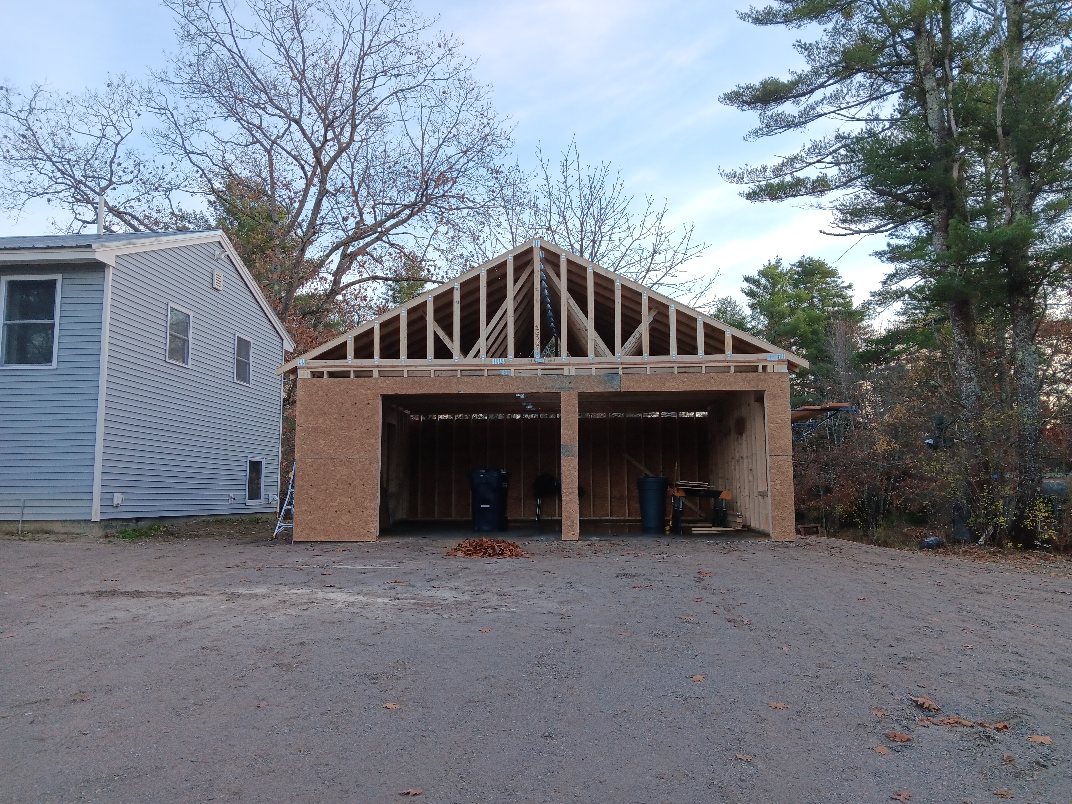 Halls custom carpentry Logo