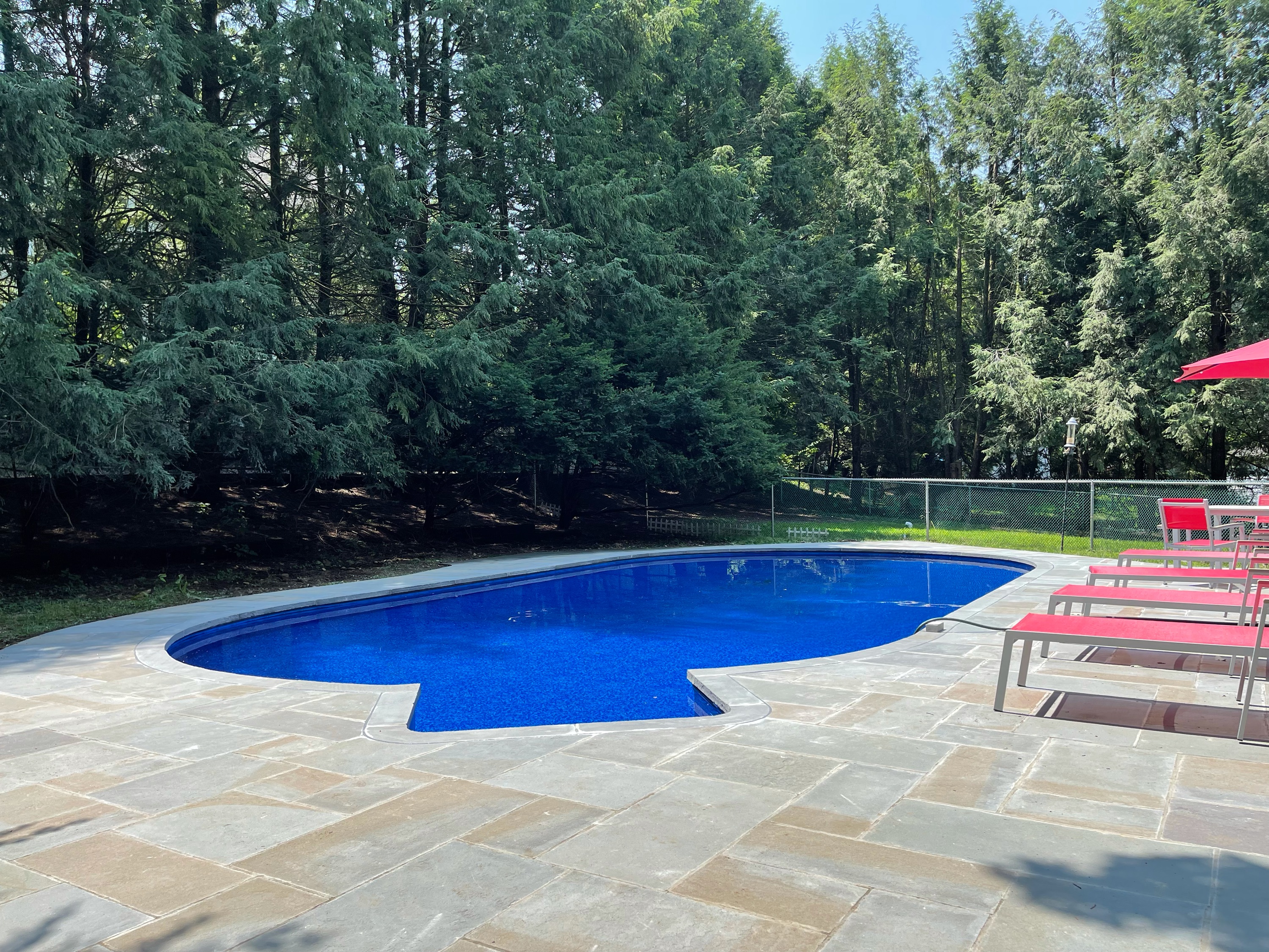 Superior Pool & Construction, LLC. Logo