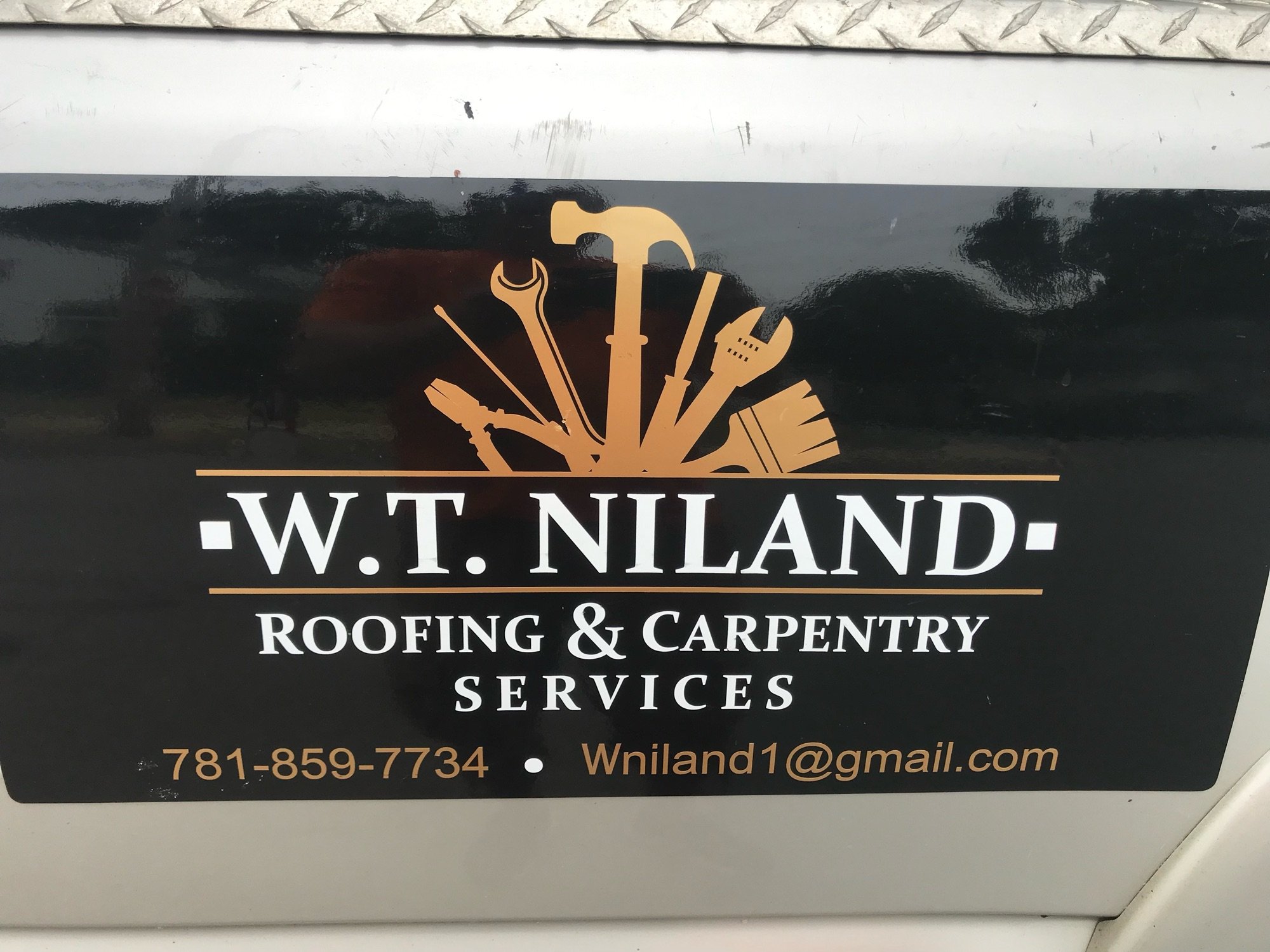William Niland Roofing and Carpentry Services Logo