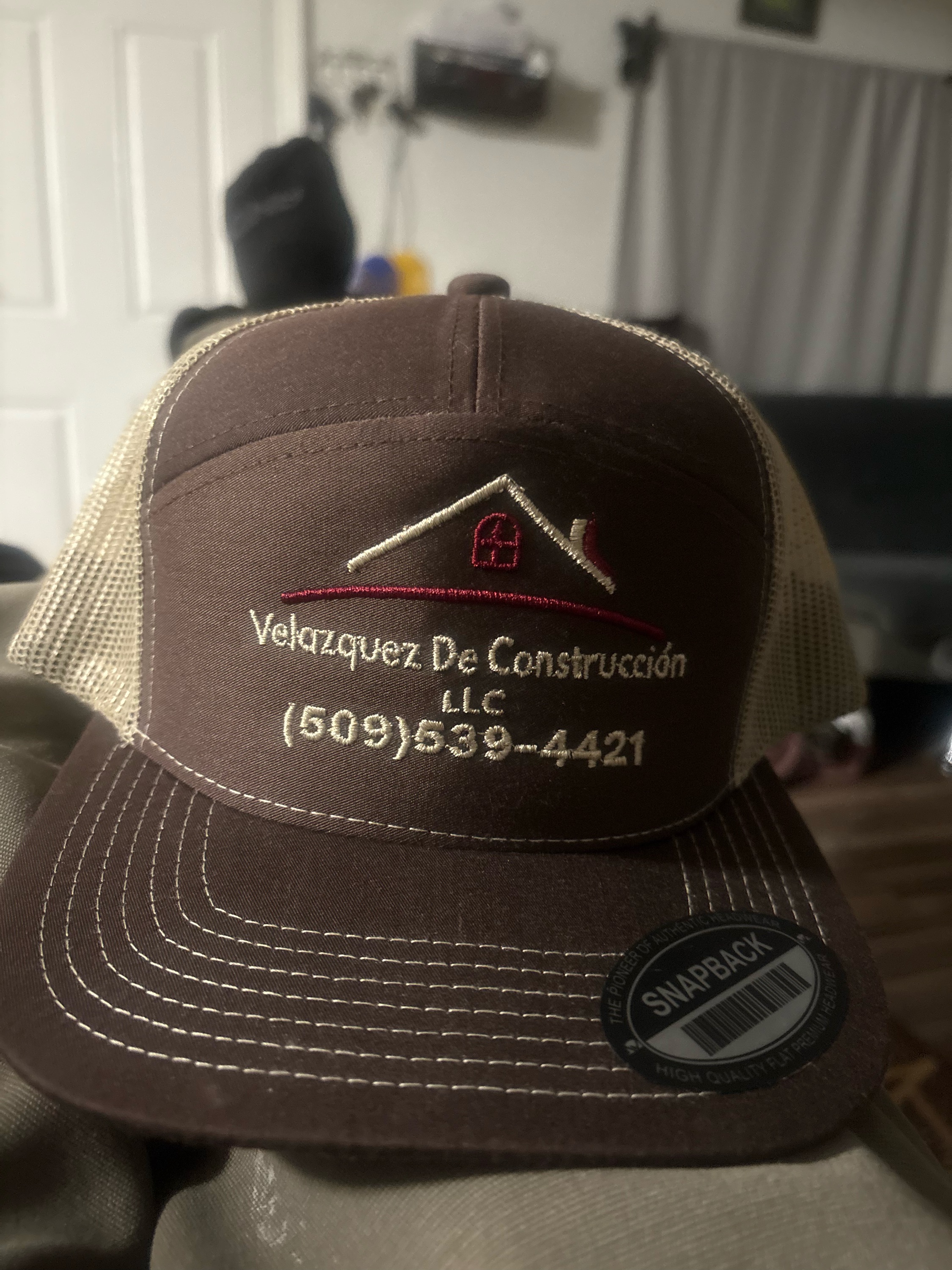 Velazquez De Construction LLC Logo