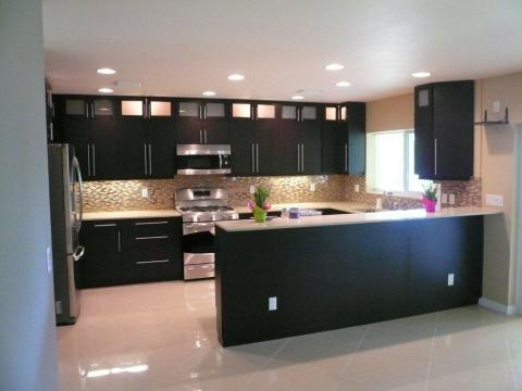 Modern Kitchen with small foggy glass cabinet windows