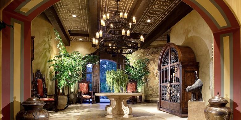 #htmlcaption172 Mediterranean Entry with large old world style chandelier