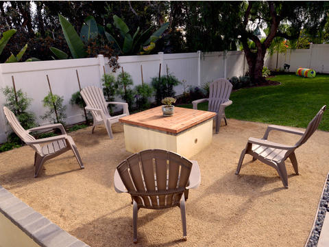 Eclectic Patio with vinyl privacy fence