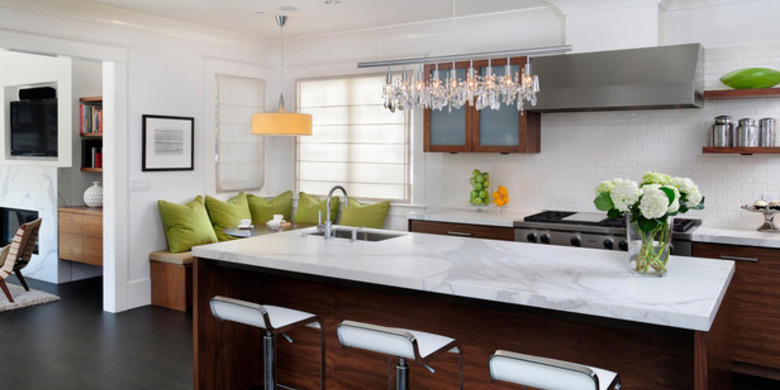 #htmlcaption4 Contemporary Kitchen with kitchen is open with dinning area