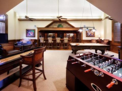 Traditional Basement with beige patterned carpeted flooring