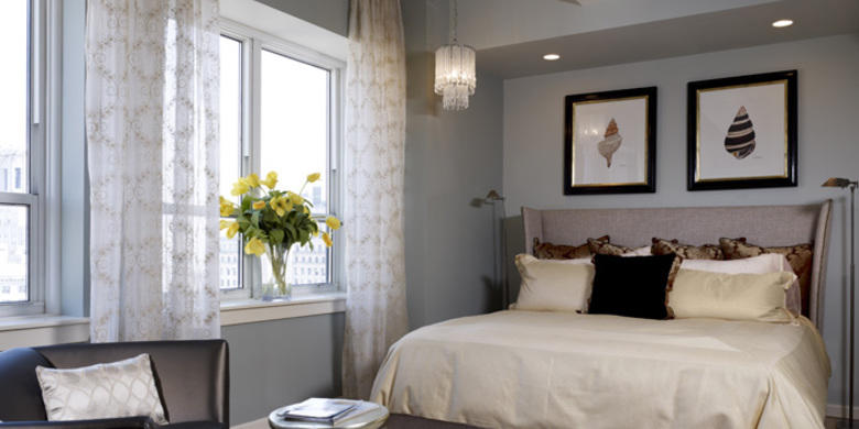 #htmlcaption6 Contemporary Bedroom with upholstered wing back head board