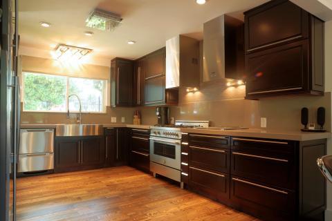 Modern Kitchen with stainless steel farmhouse sink