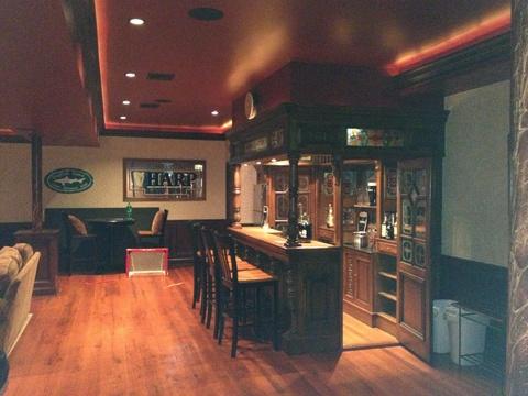 Traditional Basement with recessed lighting
