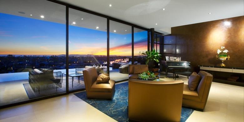 #htmlcaption169 Contemporary Living Room with floor to ceiling window