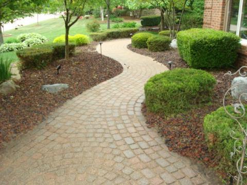 Traditional Landscape with well manicured shrubbs