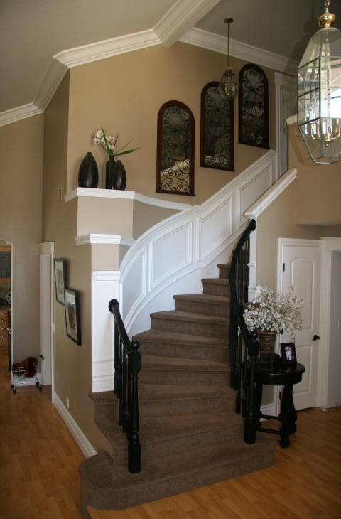 Traditional Entry with black small round top side table