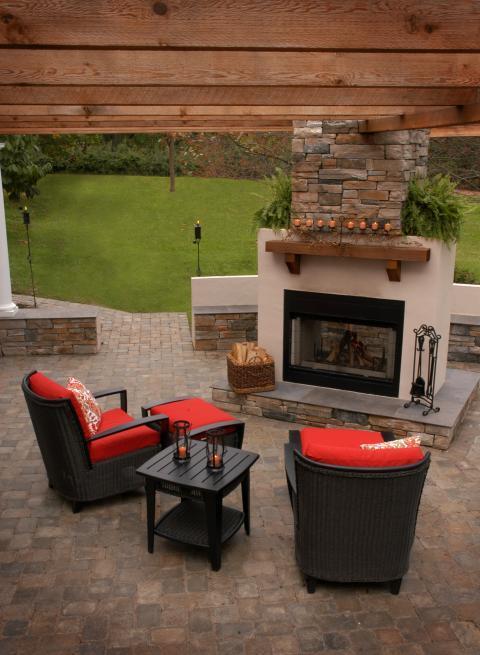 Traditional Patio with black square coffee table