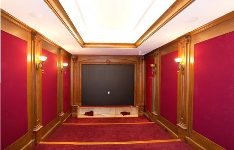 Traditional Home Theater with picture frame moulding