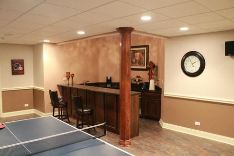 Traditional Basement with open basement with wet bar area