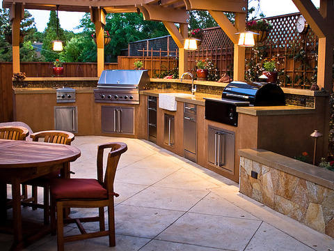 Traditional Patio with apron front outdoor sink