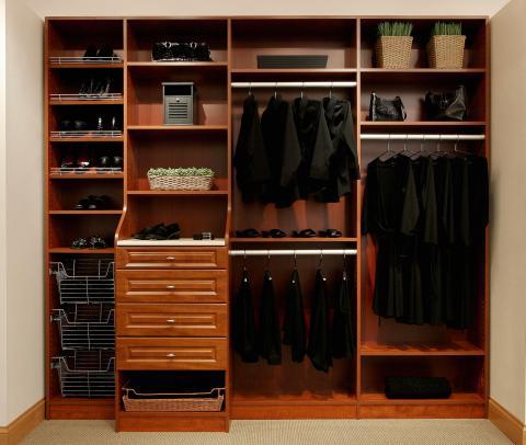 Traditional Closet with various hanging rod spacious