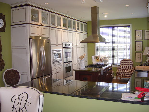 Modern Kitchen with white hickory recessed panel cabinet