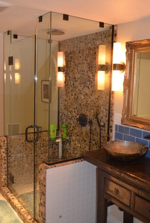 Eclectic Bathroom with frameless surround
