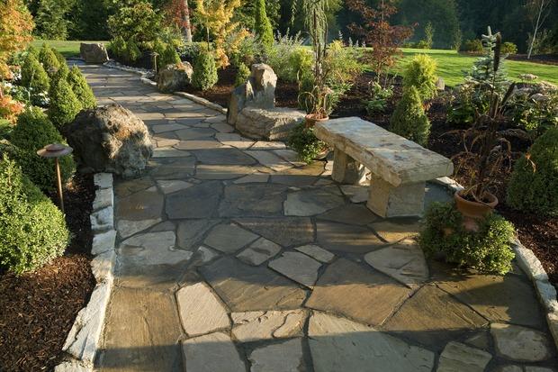 Transitional Walkway with flagstone pathway