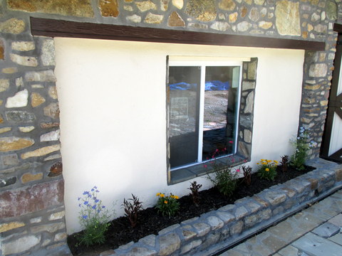 Eclectic Garage with stacked fieldstone wall